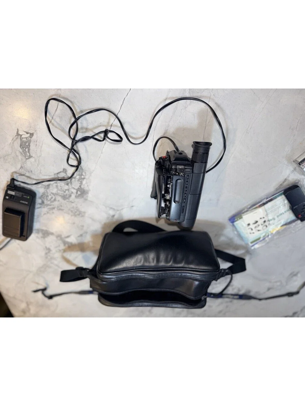 Sony Handycam CCD-TRV112 Camcorder 25x Zoom Bundle Tested Works w Bag Extras
